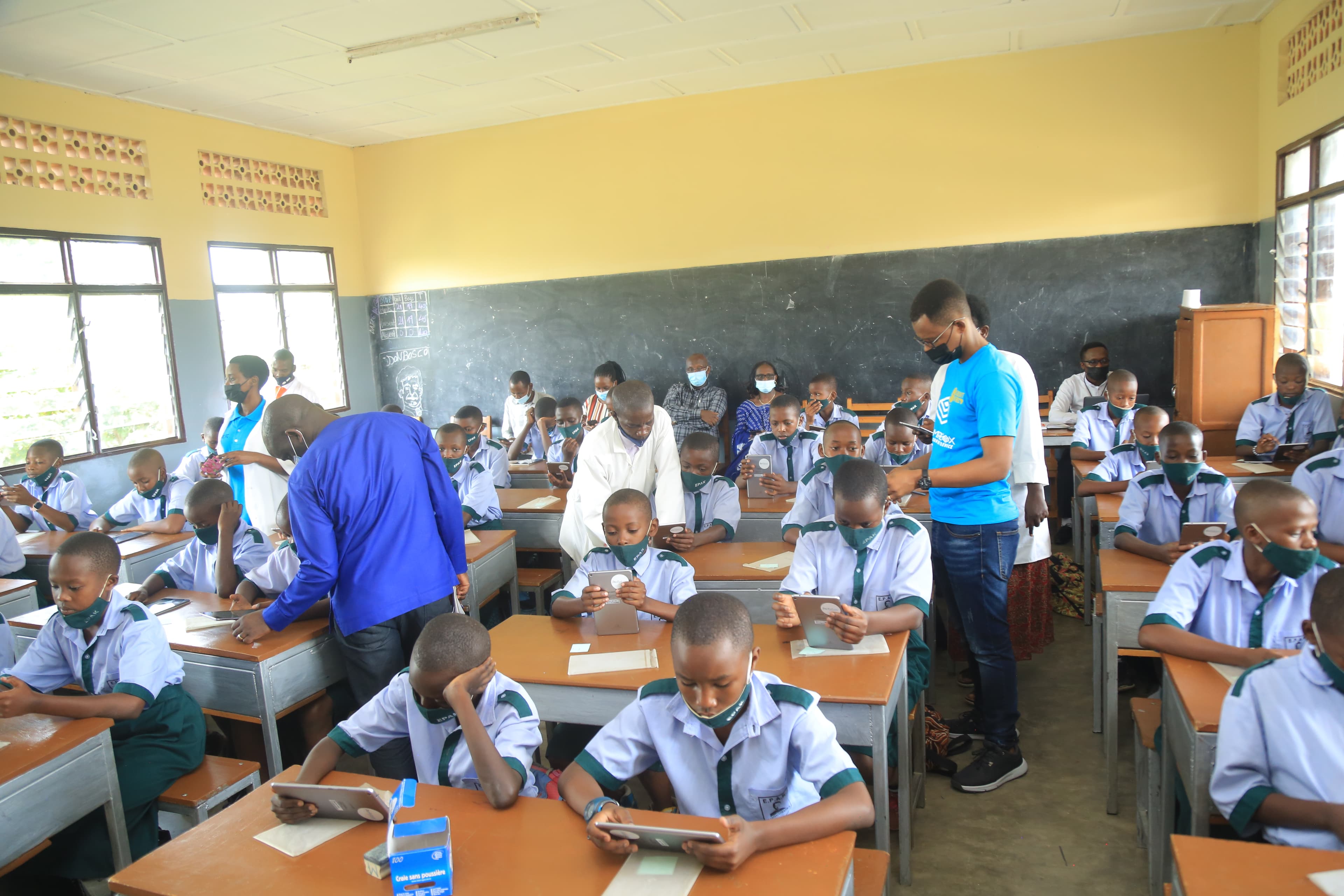 Many Students Learning how to use SomaBox in a classroom