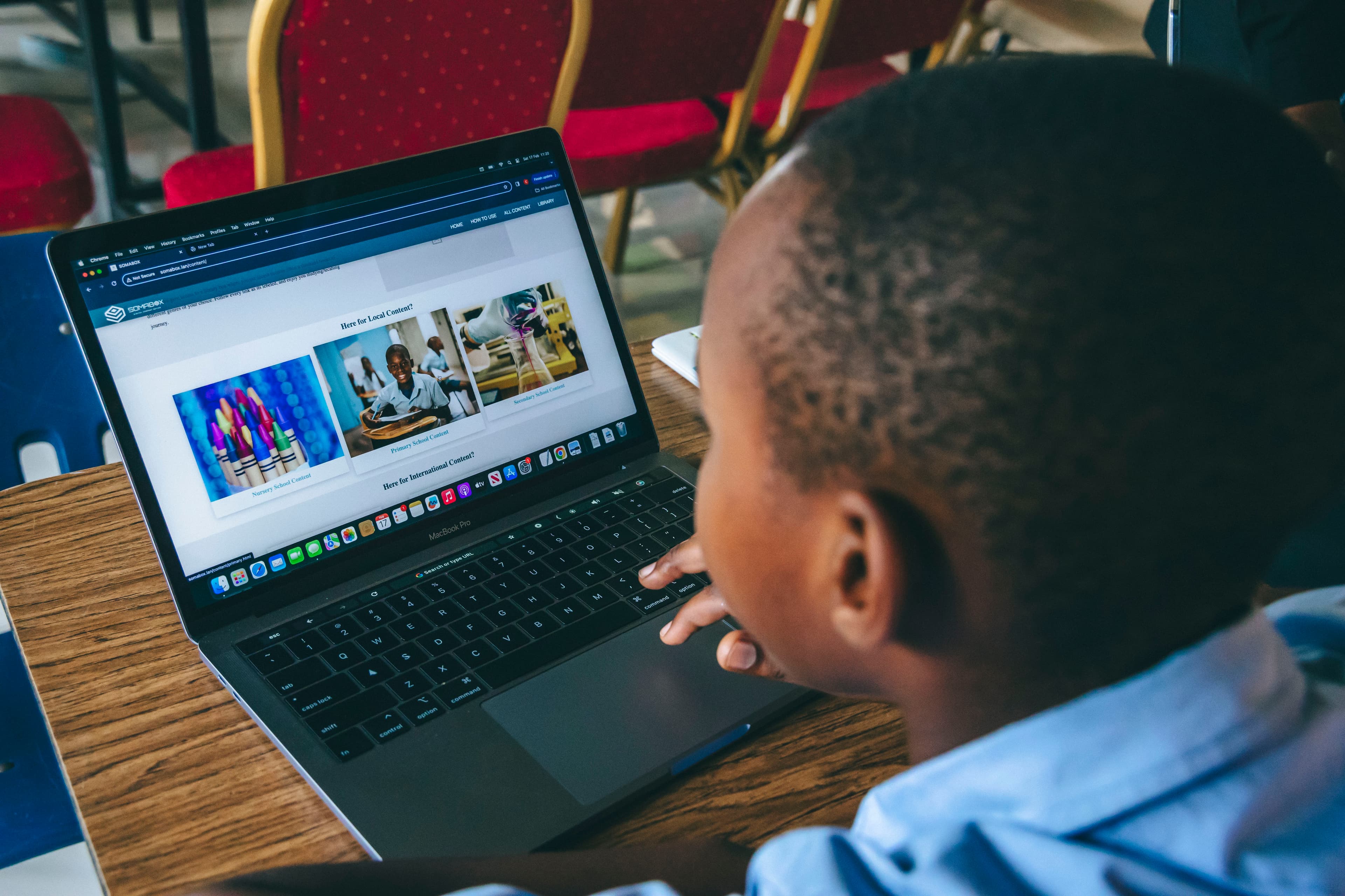 A Student Learning to Navigate SomaBox user interface